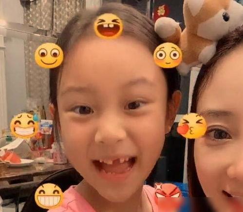 李小璐女儿甜馨表情包